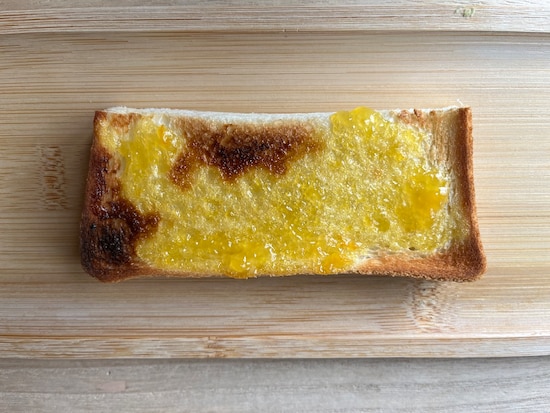 カルディの「メロンバター」をつけた食パンをトースト