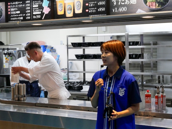 新メニュー開発について語る、横浜DeNAベイスターズの飲食部員・牧山佳奈さん