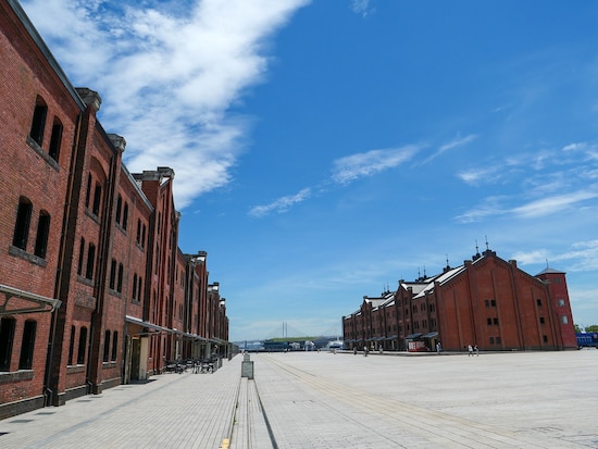 歴史的建造物を活用した「横浜赤レンガ倉庫」。向かって右が1号館、左が2号館