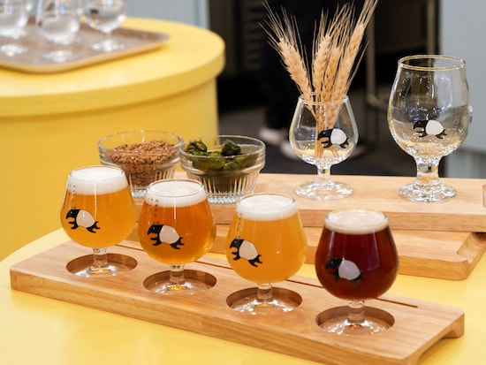 クラフトビール醸造所「YUMEGAOKA SUNDAY BREWING」では常時10種類ほどのクラフトビールが味わえる