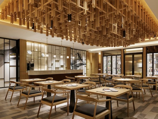 創作和食レストラン「喫水線」。天井のデザインは、かつてシルク製品の輸出で栄えた横浜を表現し、織り機をイメージ（提供画像）