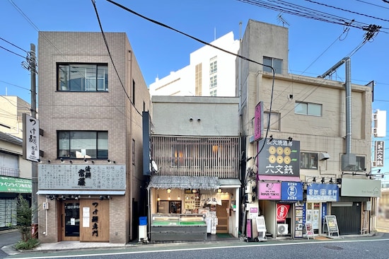 こういう所にこそ安くておいしい地元の名店が……というイメージがあります