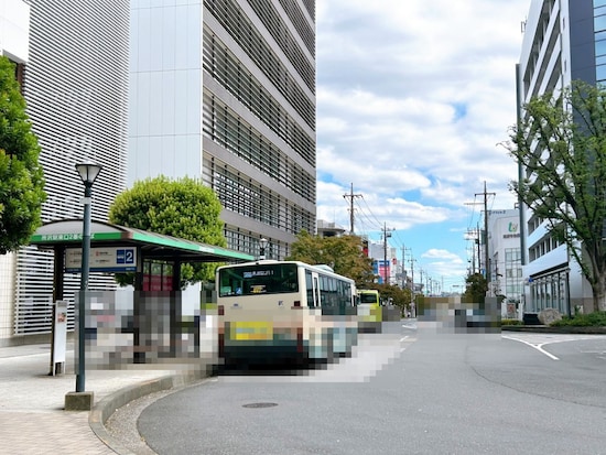 「所沢駅」東口はオフィスが立ち並び、落ち着いた雰囲気