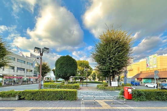 昭島駅北口のロータリー。右手に少し見えているのがモリタウン