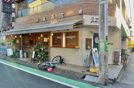 酒屋の看板の下は、酒屋でなくアメリカン