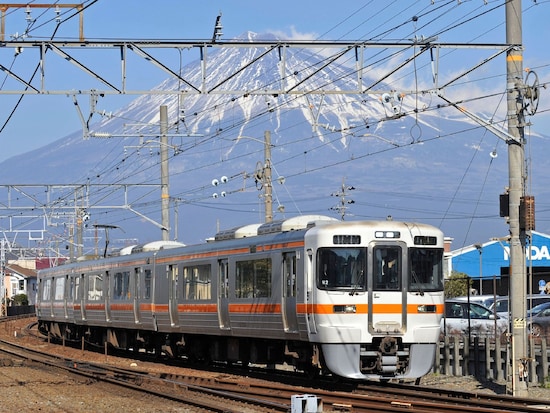 東海道本線もあちらこちらで富士山が見える（写真提供＝JR東海）