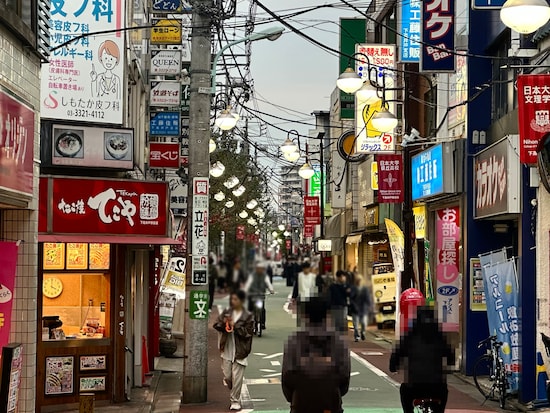 昭和な商店街には昭和な街灯がよく似合います