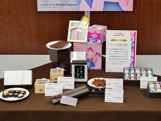 メリーチョコレート×まんさくの花「特別純米うまからまんさく ガナッシュチョコレート」（90g、1620円）／西武秋田店、BONOBONO「日本酒生チョコレート『常山』」（8個入、2160円）／西武福井店 、セゾン ド セツコ「季節のショコラ詰合せ」（8個入、3024円）／西武所沢S.C.、zotter「ハンドスクープ・ 洋なし＆アップルコンポート」（70g、1681円）／西武渋谷店 など