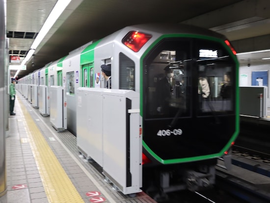 「宇宙船」をイメージしたと言われるOsaka Metro中央線の新型車両