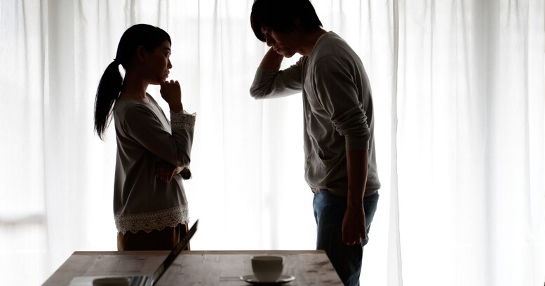 左遷のち「給料どうなるの」発言…妻に“だけ”は口をつぐむ男たちの事情