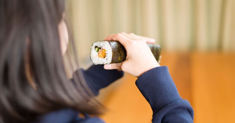【SNSで話題】恵方巻は「大阪の遊女遊びが由来」って本当？ 食文化のプロの回答は…