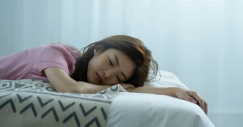 「眠いというよりいつの間にか寝てる」生理前の眠気の強さを知った男性の投稿に、共感の声が殺到