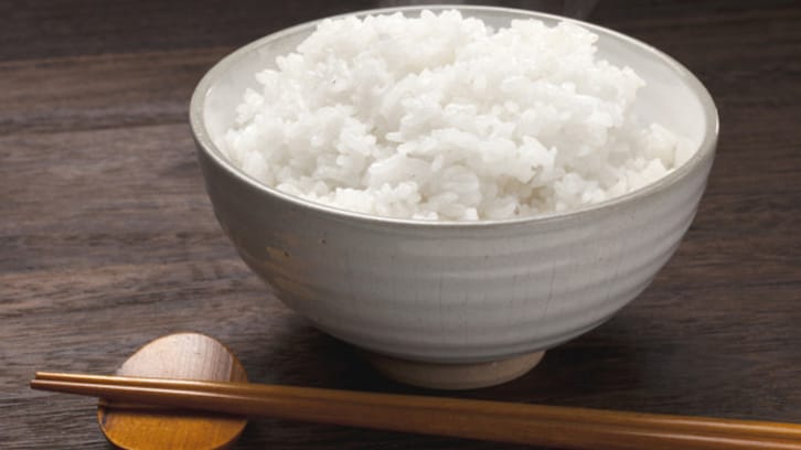 お寿司屋さんもやっている！お米を炊く前に「○○」を入れると、甘みが増して美味しく炊き上がるらしい！
