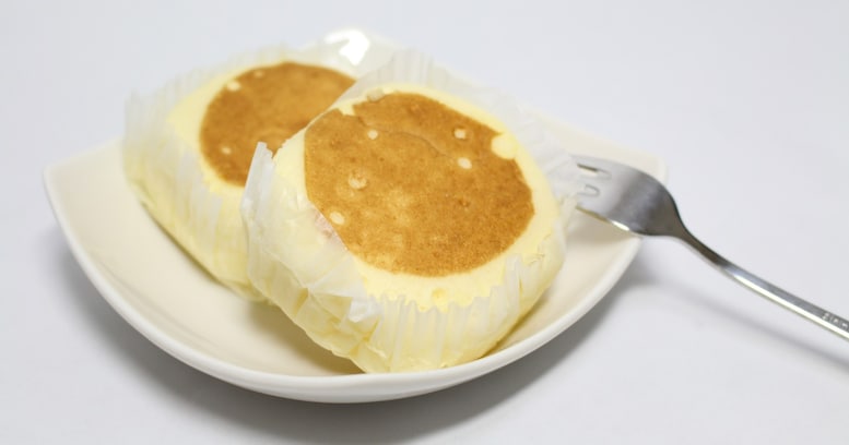 「北海道チーズ蒸しケーキ」にソーセージを挟むという一見愚行なアレンジが美味すぎた