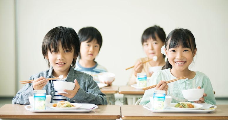 「給食に楽しさを求めちゃいけないと思ってる」という子も。コロナ禍の子どもたちに、心身の影響は？ 医師たちが懸念する「神経性やせ症」の実態。