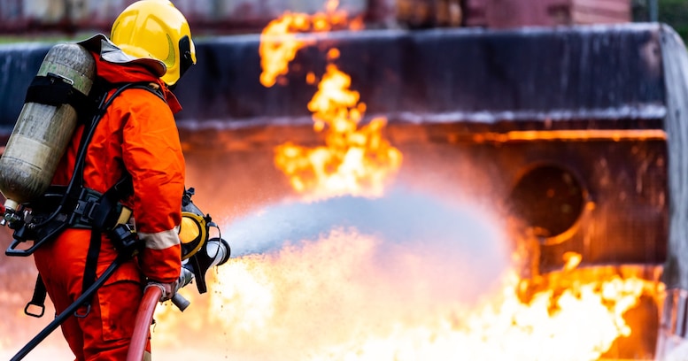 【注意】女性は特に覚えてほしい…火事に巻き込まれた時にすぐに「タイツとストッキング」を脱いだほうがよい理由とは？