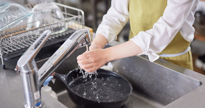 【699人に聞いた！】料理した後の洗い物は、洗ってから食べる？ それとも…