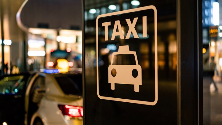 【深刻なタクシー不足】自家用車で客を送迎する「ライドシェア」に半数以上が反対!? 日本での解禁は実現するか