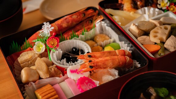 栗きんとん、数の子、昆布巻…「おせち料理」の食材に秘められている意味とは