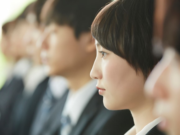将来に「希望を感じていない」のは日本だけ？ 海外の若者は“自国の未来”をどう感じているのか