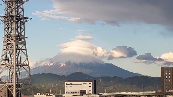 富士山の笠雲　(筆者撮影)