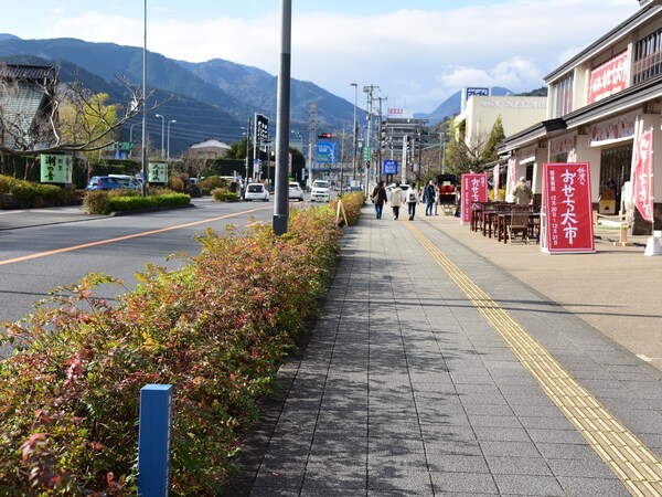 小田原中継所は、復路はこれまでも「鈴廣かまぼこの里」前だったが、2017年からの区間距離変更により往路の中継所も同地点に変更になる