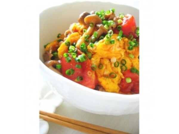 10分で出来る! トマトと卵でおいしい丼の簡単レシピ 10分で出来る! トマトと卵でおいしい丼の簡単レシピ