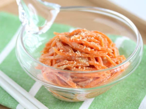 【10分】にんじんの胡麻和え  【10分】にんじんの胡麻和え