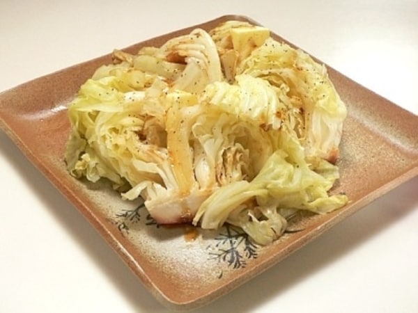 まるごとキャベツの蒸し焼き  まるごとキャベツの蒸し焼き