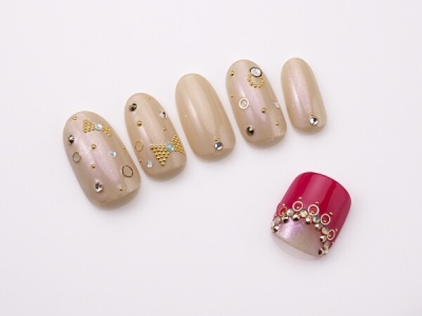 クリスマスの輝きを 気分華やぐパーティーネイル ネイルアート All About