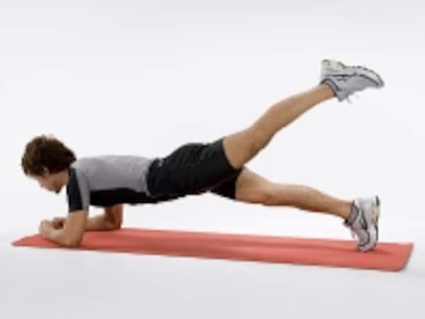 「トランクキープバックキック」は憧れのシックス・パックへの第一歩  「トランクキープバックキック」は憧れのシックス・パックへの第一歩