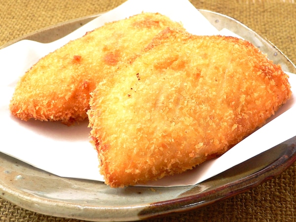 切り餅のパン生地でカレーパンに