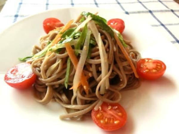 生理前やイライラ予防にも?そばとセロリの薬膳サラダ  生理前やイライラ予防にも?そばとセロリの薬膳サラダ