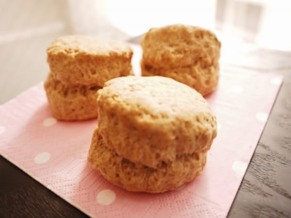 強力粉の変わりに全粒粉を使って作るざっくり食感のスコーンレシピ