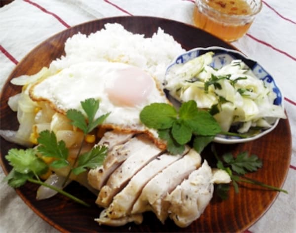 蒸し鶏のエスニック風プレート