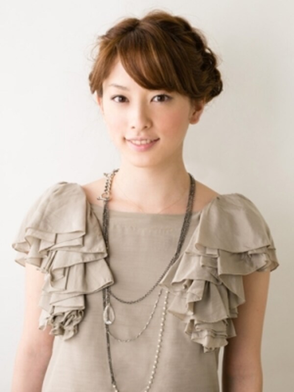 ロングヘア 無造作なダブル編みこみアップアレンジ 結婚式 パーティーヘアアレンジ All About ロングヘア 無造作なダブル編みこみアップアレンジ 結婚式 パーティーヘアアレンジ All About