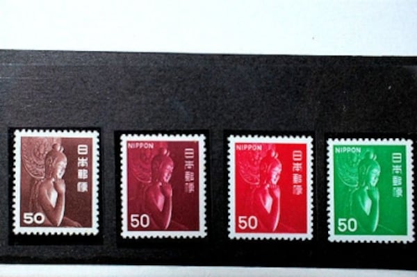 同じ切手でも色やフォント違いの切手を集めるのも楽しい!  同じ切手でも色やフォント違いの切手を集めるのも楽しい!