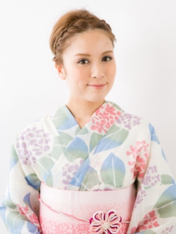 すっきりデコ出しアップヘアアレンジ すっきりデコ出しアップヘアアレンジ