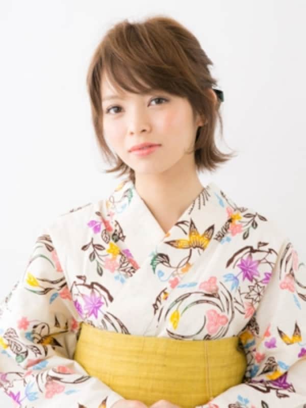 ショート浴衣 ねじって留めるだけの超簡単アレンジ 浴衣ヘアアレンジ All About ショート浴衣 ねじって留めるだけの超簡単アレンジ 浴衣ヘアアレンジ All About