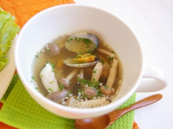 アサリとキノコのスープ