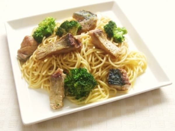 サバの竜田揚げと色鮮やかなブロッコリーで和風パスタ  サバの竜田揚げと色鮮やかなブロッコリーで和風パスタ