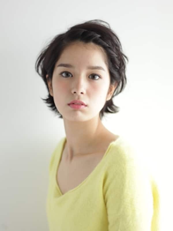 黒髪ショートを華やかに見せる編み込みアレンジ 黒髪ショートを華やかに見せる編み込みアレンジ