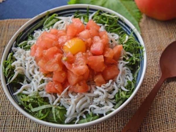 トマトたっぷり夏の3色丼  トマトたっぷり夏の3色丼