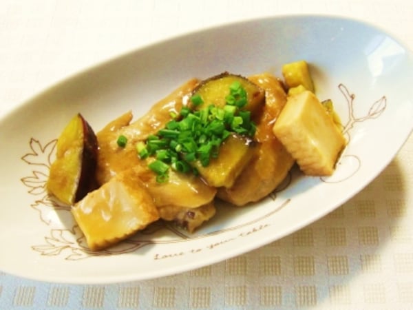 さつまいもと厚揚げ手羽先のあんかけ煮