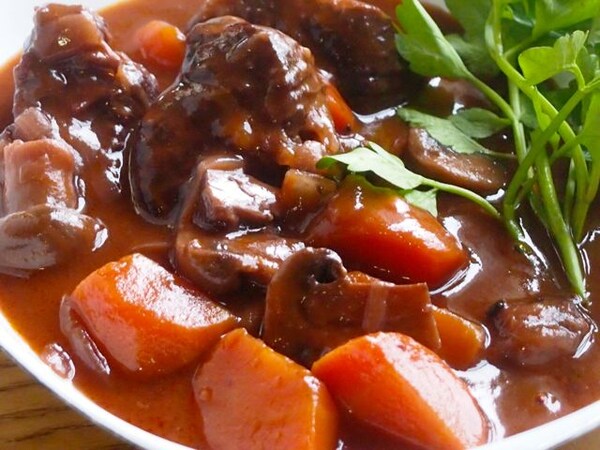 ヘルシーだけど味深い、トマトジュースの本格ビーフシチュー