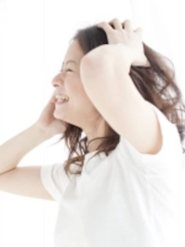 メイク後でもできる!頭皮を引き上げると、顔全体が引きあがる  メイク後でもできる!頭皮を引き上げると、顔全体が引きあがる