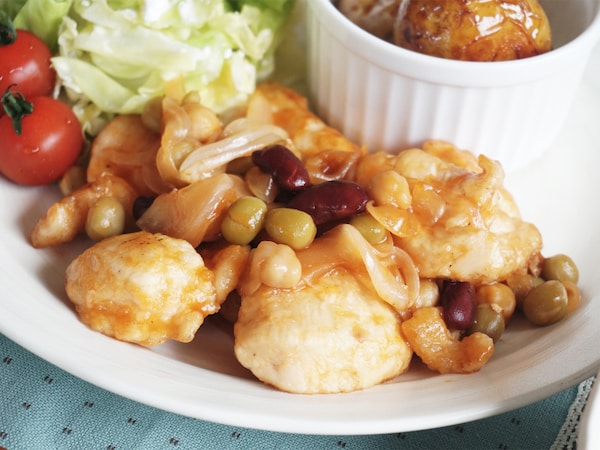 鶏胸肉とお豆のケチャップソテー