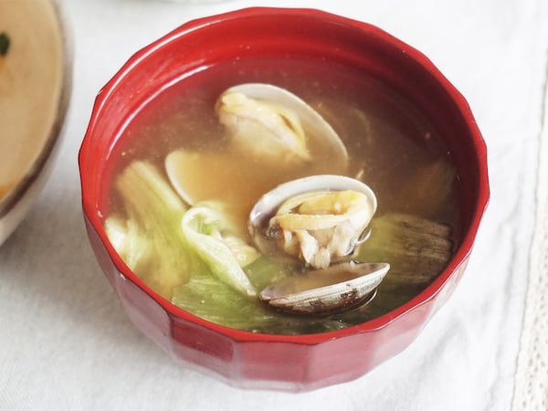 あさりとレタスのみそ汁