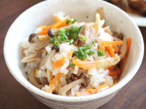 焼き鳥の缶詰を使った炊き込みご飯  焼き鳥の缶詰を使った炊き込みご飯