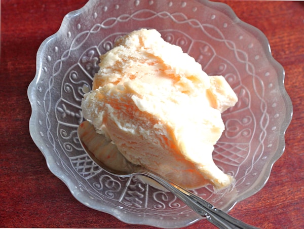 2つの材料でできる卵アイスクリーム  2つの材料でできる卵アイスクリーム